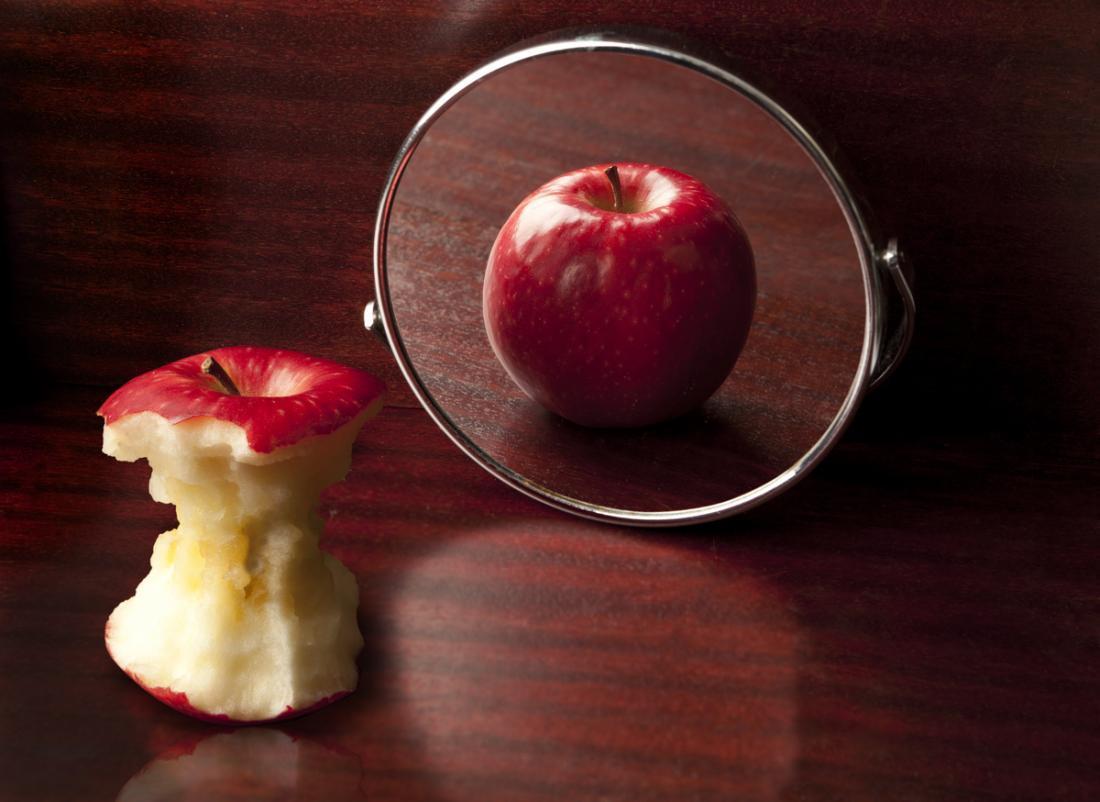 A anorexia pode levar a uma imagem corporal distorcida e uma aversão a comer.