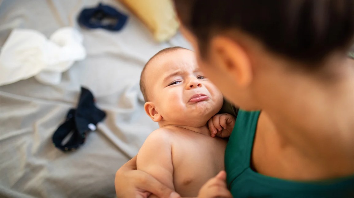 Meu bebê tem diarréia com dentição? 1 crying baby 1296x728 header