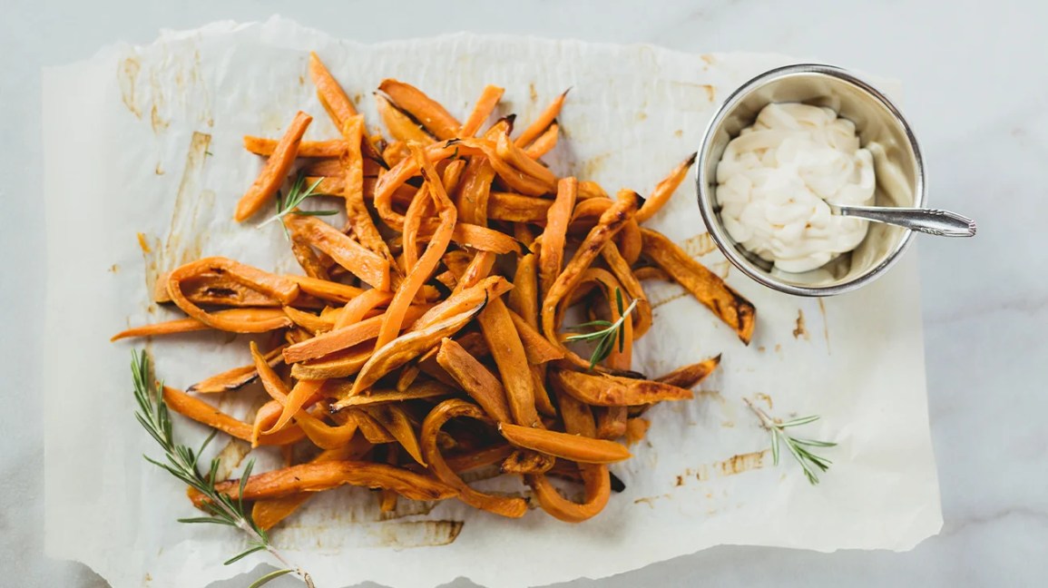 Batata doce frita com maionese